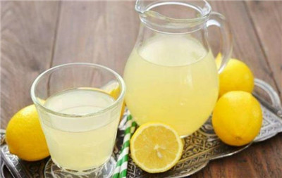 柠檬泡水的正确方法
